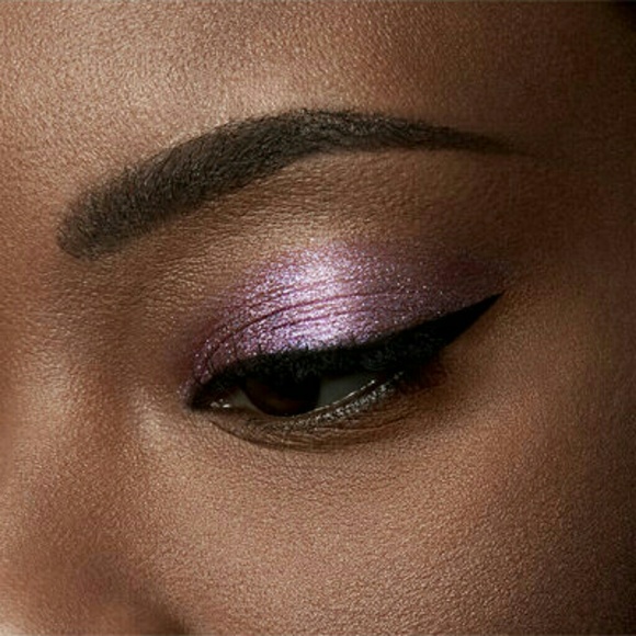 Stila Mythical Liquid Eyeshadow Purple duochrome - Picture 5 of 5